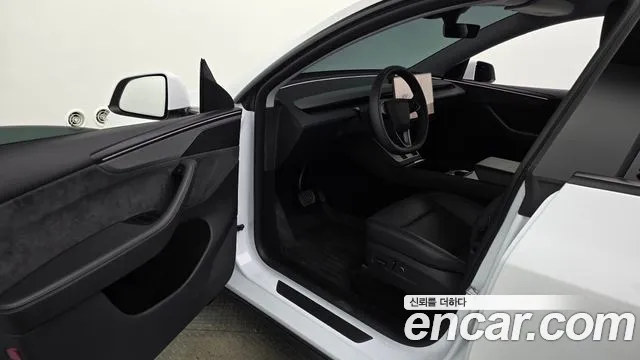 Tesla Model Y — Фото автомобиля 15