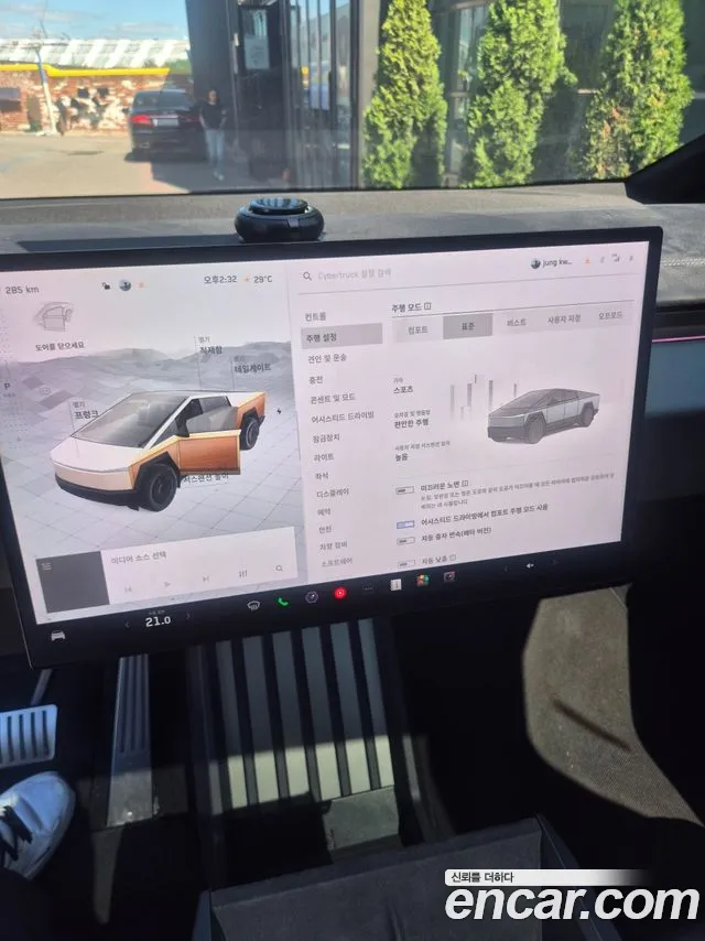 Tesla Cybertruck — Фото автомобиля 6