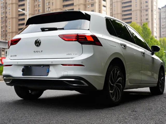 Volkswagen Golf — Фото автомобиля 8
