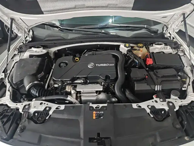Buick Regal — Фото автомобиля 19