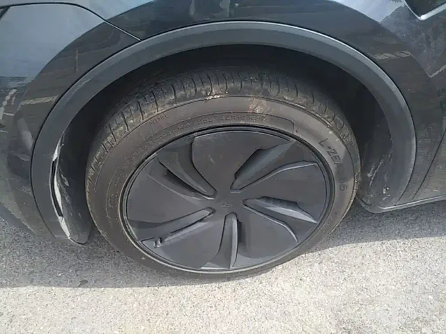 Tesla Model Y — Фото автомобиля 24