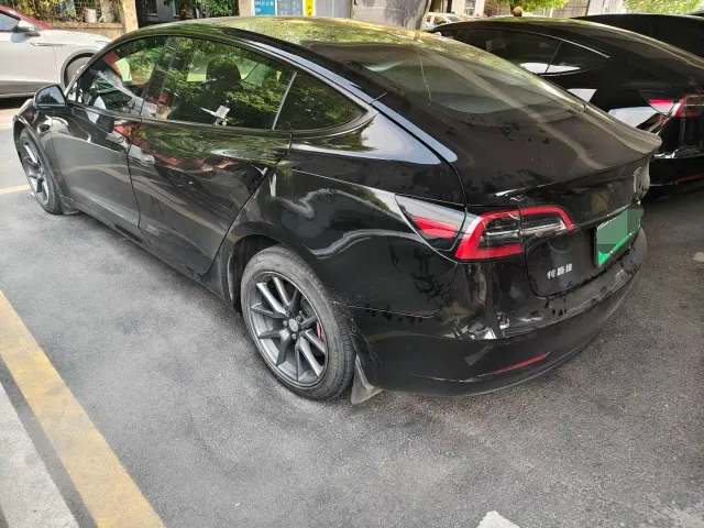 Tesla Model 3 — Фото автомобиля 11