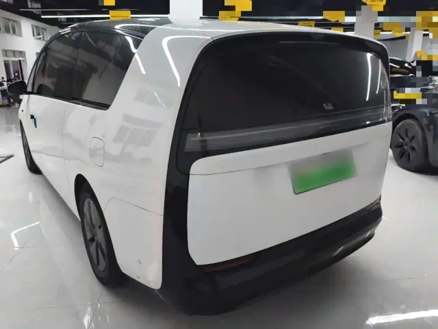 Li Auto MEGA — Фото автомобиля 22