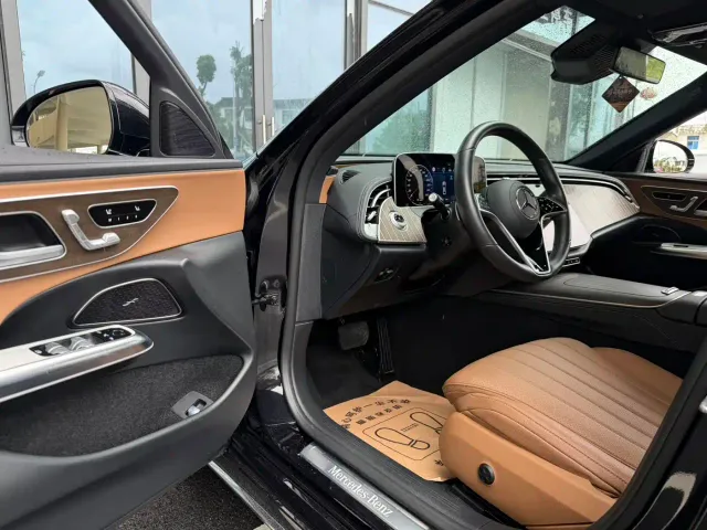 Mercedes-Benz E-Class — Фото автомобиля 4