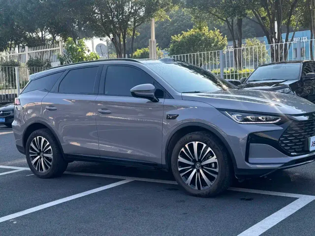 BYD Tang — Фото автомобиля 7