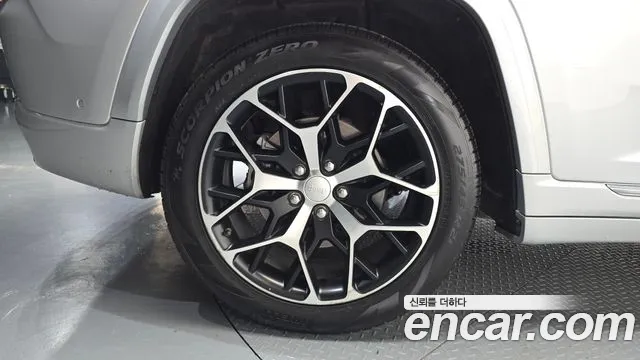 Jeep Cherokee — Фото автомобиля 5