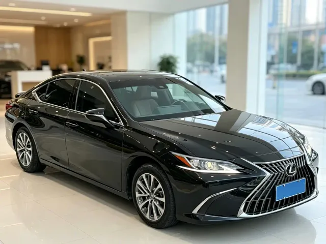 Lexus ES — Фото автомобиля 2