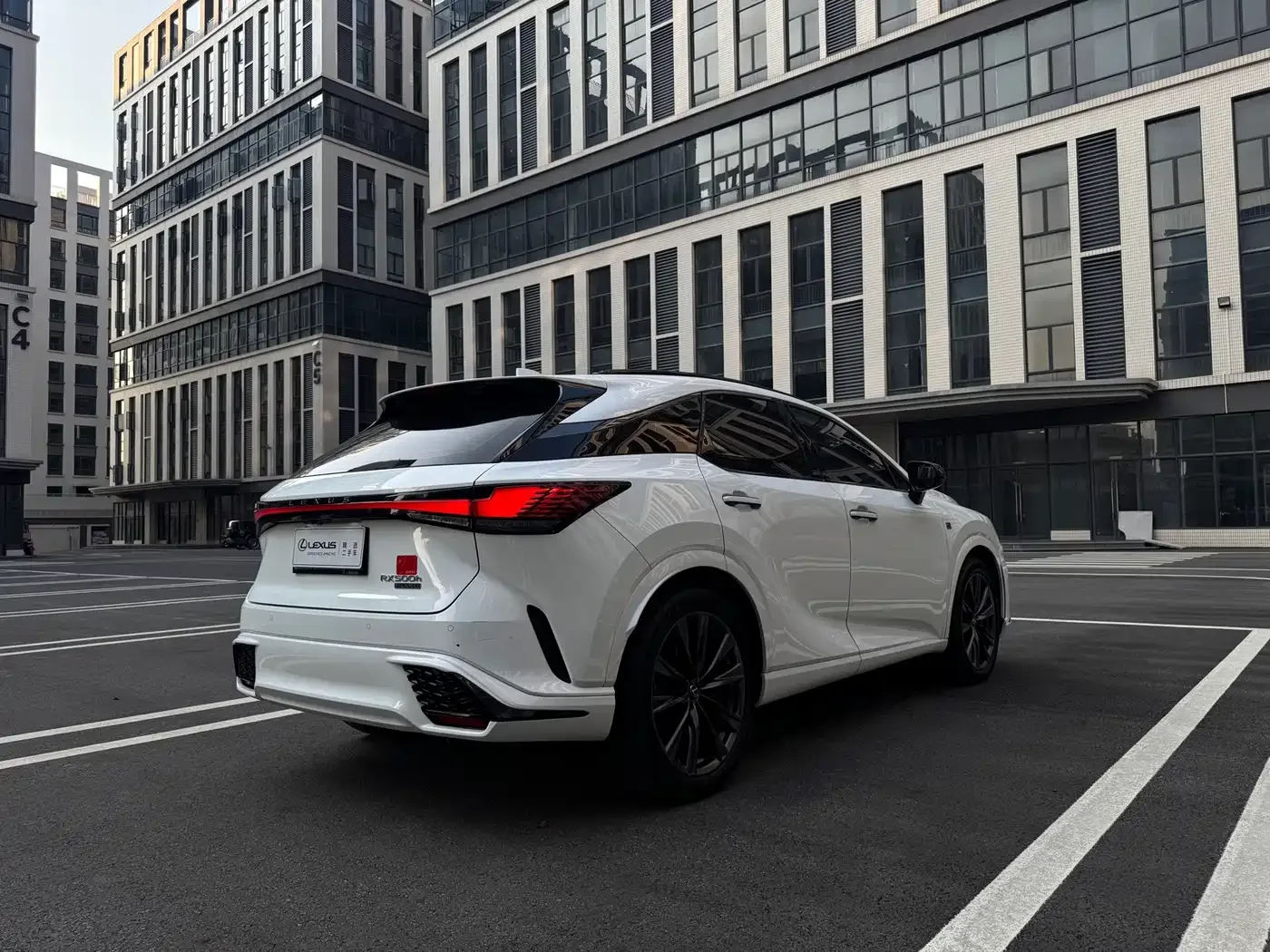Lexus Lexus RX 2023 500h 4WD F SPORT Performance — Фото автомобиля 9