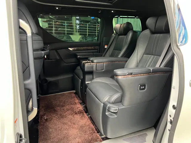 Toyota Alphard — Фото автомобиля 4