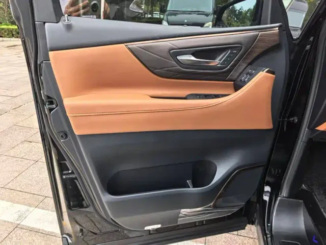 Toyota Vellfire — Фото автомобиля 10