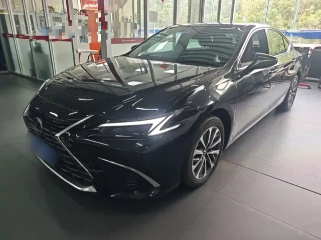 Фотография автомобиля — Lexus ES
