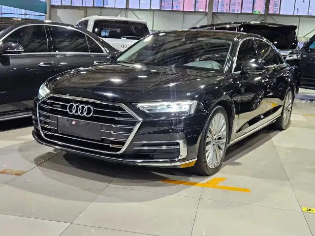 Фотография автомобиля — Audi A8