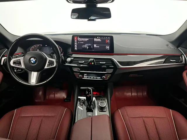 BMW 5 Series — Фото автомобиля 11