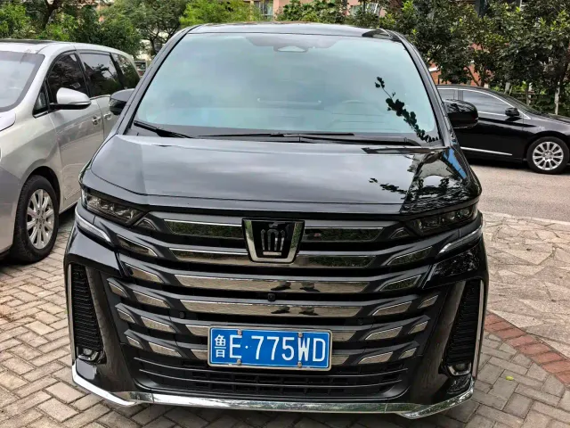 Toyota Vellfire — Фото автомобиля 3