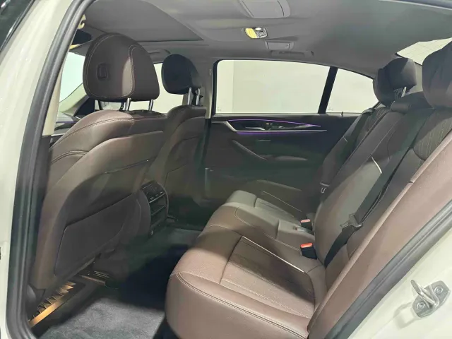 BMW 5 Series — Фото автомобиля 6