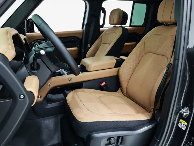 Land Rover Defender — Фото автомобиля 10