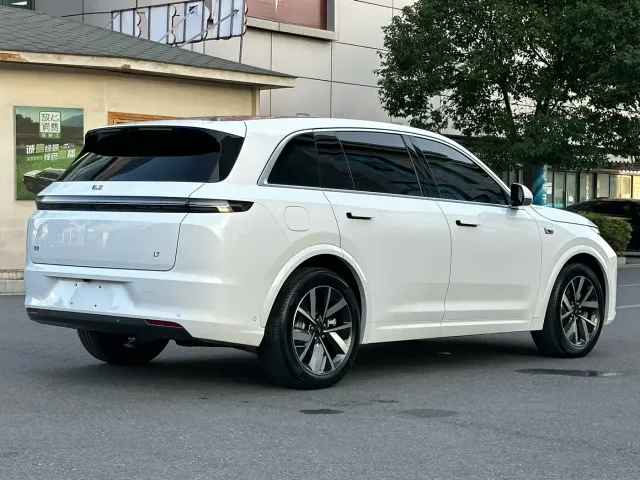 Li Auto L7 — Фото автомобиля 9