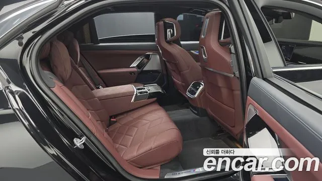 BMW 7 Series — Фото автомобиля 17