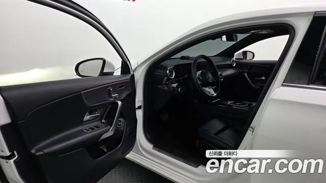 Mercedes-Benz A-Class — Фото автомобиля 3