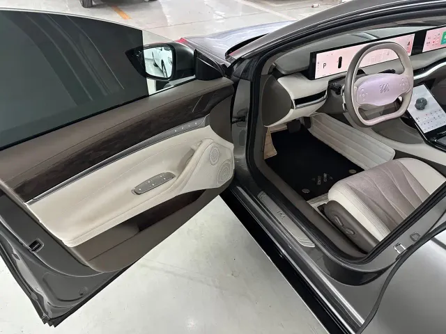 IM Motors L7 — Фото автомобиля 10