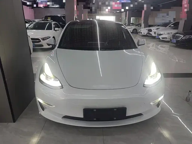 Tesla Model 3 — Фото автомобиля 2