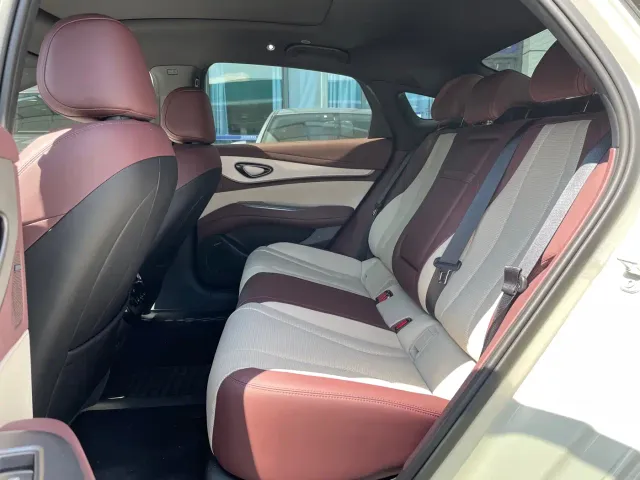 BYD Seal 07 DM-i — Фото автомобиля 10