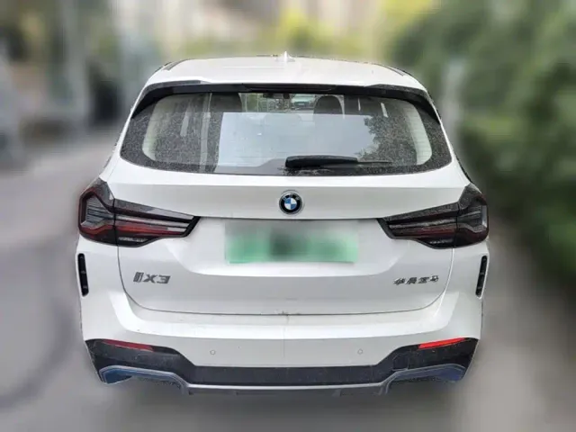 BMW iX3 — Фото автомобиля 7
