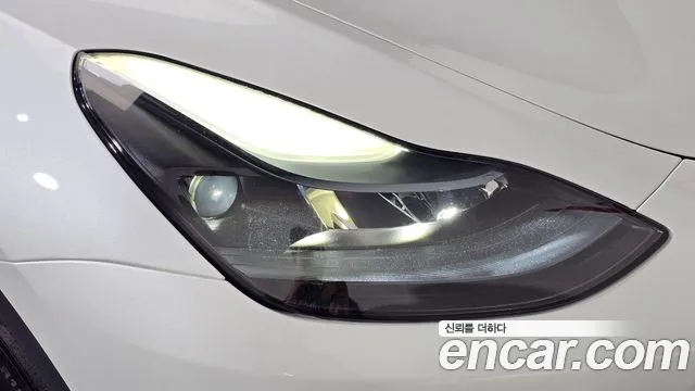 Tesla Model Y — Фото автомобиля 20