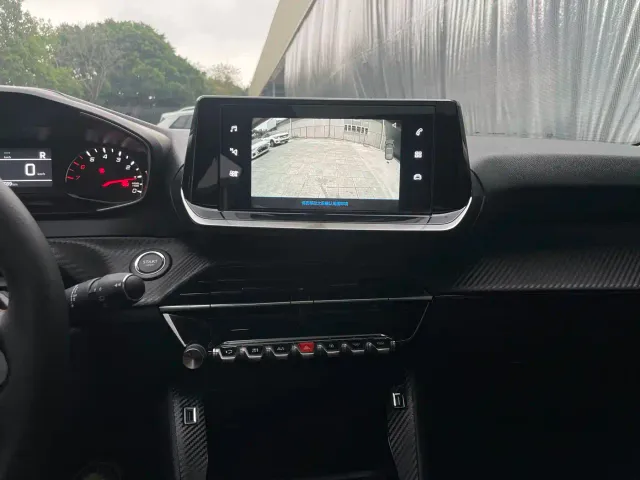 Peugeot 2008 — Фото автомобиля 9