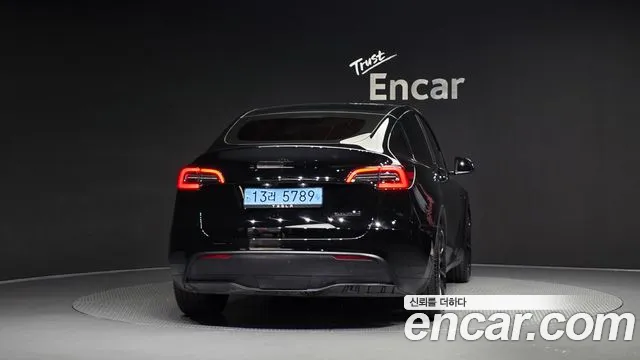 Tesla Model Y — Фото автомобиля 4