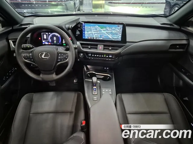 Lexus UX UX300h — Фото автомобиля 7