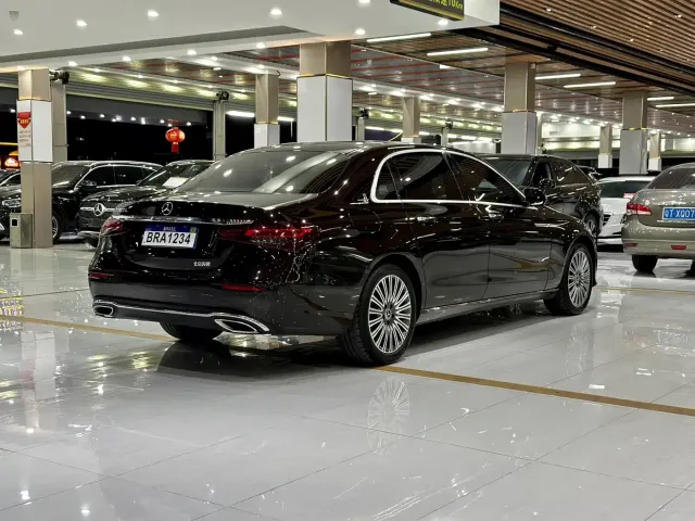 Mercedes-Benz E-Class — Фото автомобиля 4