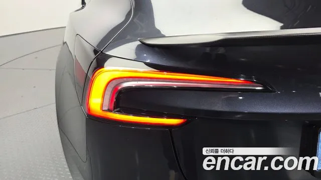 Tesla Model 3 — Фото автомобиля 7
