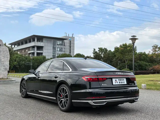 Audi A8 — Фото автомобиля 19