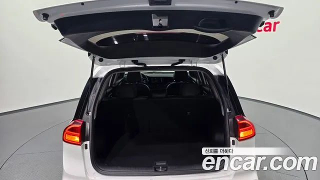 Kia Niro — Фото автомобиля 30