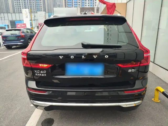 Volvo XC60 — Фото автомобиля 5