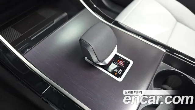 Land Rover Range Rover Velar — Фото автомобиля 9