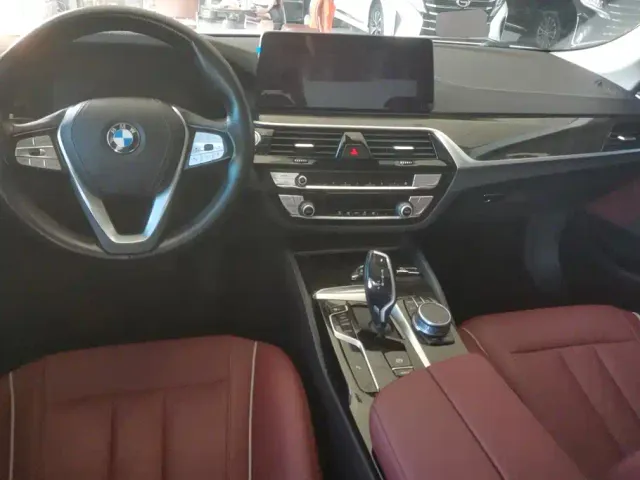 BMW 5 Series — Фото автомобиля 12
