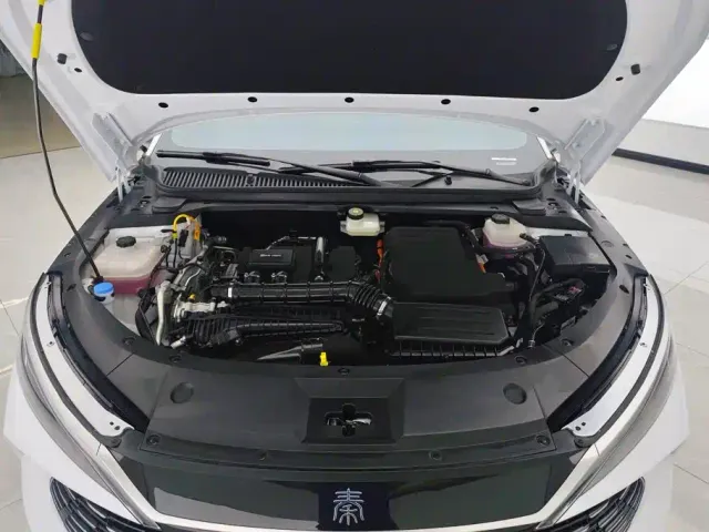 BYD Qin L — Фото автомобиля 10