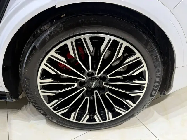 Voyah FREE — Фото автомобиля 13
