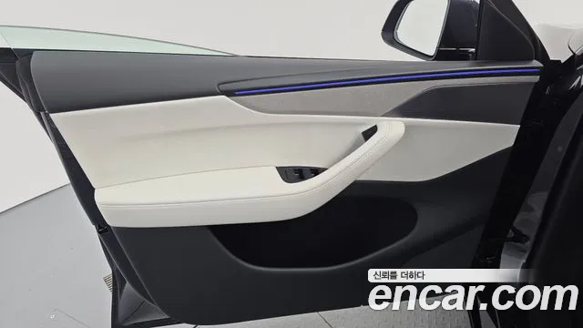 Tesla Model Y — Фото автомобиля 13