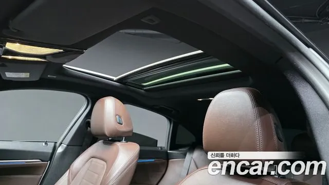 BMW i4 — Фото автомобиля 25
