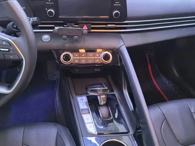 Hyundai Elantra — Фото автомобиля 10