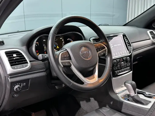 Jeep Grand Cherokee — Фото автомобиля 11