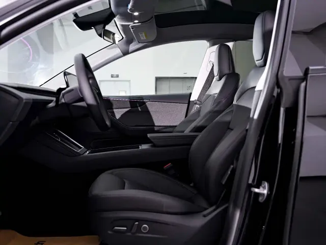 Tesla Model Y — Фото автомобиля 17