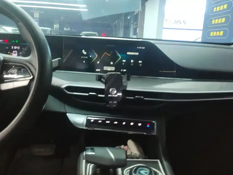 Changan Eado 2022 PLUS Blue Whale NE 1.4T GDI DCT Premium Edition — Фото автомобиля 13