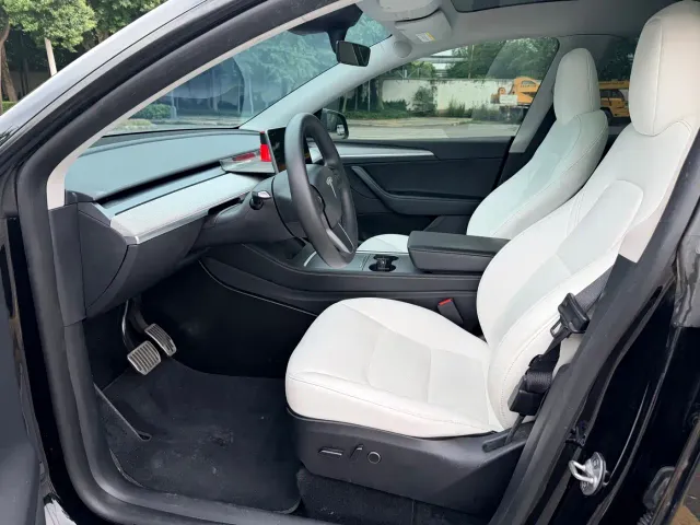 Tesla Model Y — Фото автомобиля 4