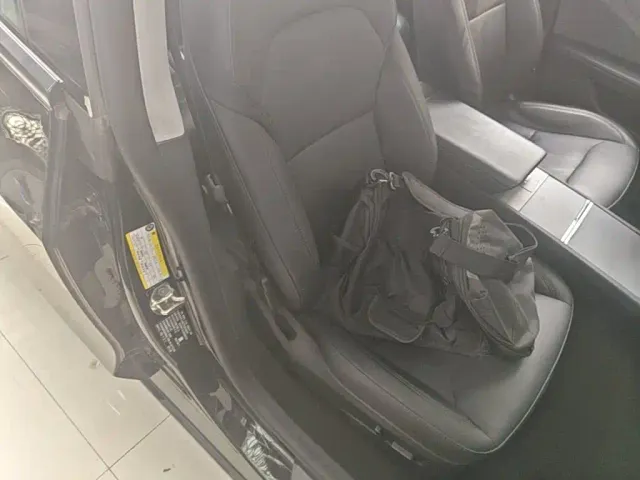 Tesla Model 3 — Фото автомобиля 24