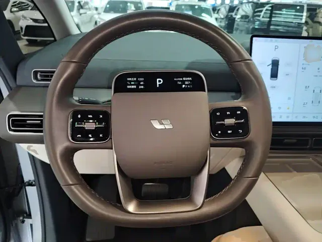Li Auto MEGA — Фото автомобиля 10