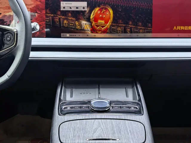 Geely Galaxy E8 — Фото автомобиля 23